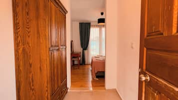 Egyptian cotton sheets, premium bedding, minibar, desk