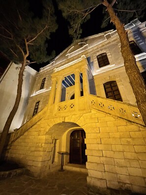 A historic building with a stone facade, a central arched entrance, and a balcony with decorative railings. - Thrace Konak Hotel & Spa (Kirklareli)