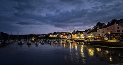 Sauzon les pieds dans l'eau et 2,5 km du magnifique Golf de Belle Ăźle.
