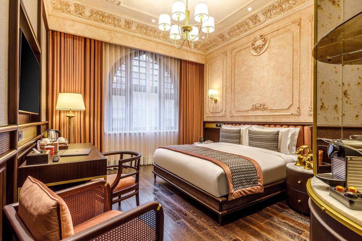 Premium Double Room | Premium bedding, minibar, in-room safe, desk