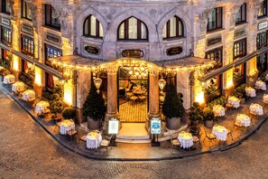 Front of property - Cronton Design Hotel (Istanbul)