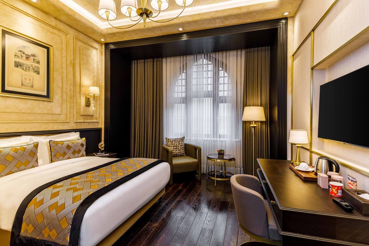 Premium bedding, minibar, in-room safe, desk