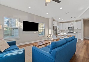 Smart TV, Netflix, Hulu, streaming services