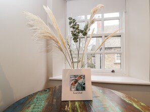 2 habitaciones, decoración personalizada y muebles diferentes 