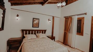 Deluxe Room, City View | Soundproofing, free WiFi