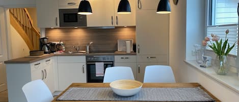 冰箱、微波炉、烤箱、炉灶