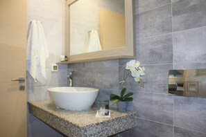 Family Apartment | Bathroom