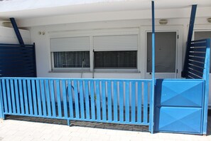 Departamento de diseñador (Thetida) | 1 habitación, escritorio, tabla de planchar con plancha y wifi gratis 