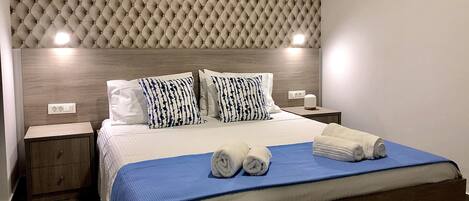 Căn hộ tiện nghi đơn giản, 1 phòng ngủ (Andromache) | 1 phòng ngủ, bàn, bàn ủi/dụng cụ ủi quần áo