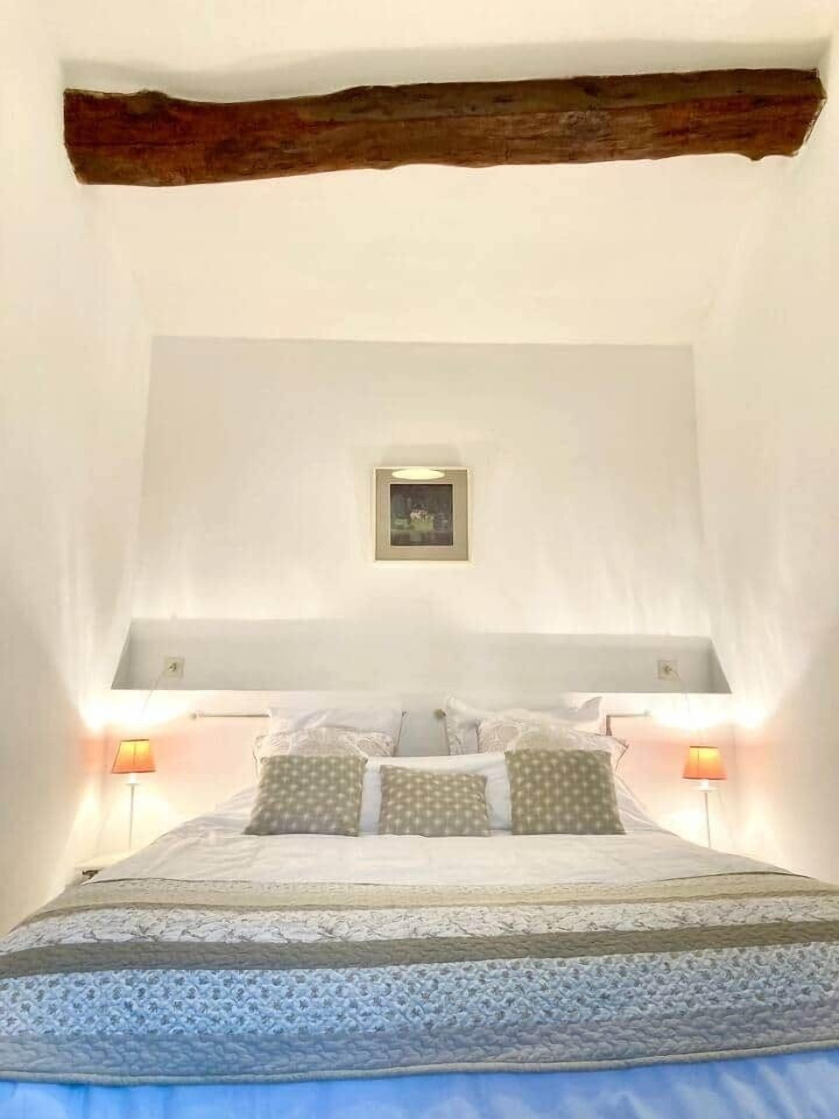 7 bedrooms, desk, iron/ironing board, free WiFi