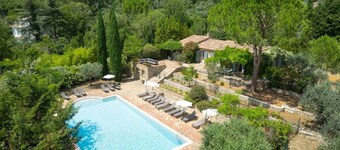 Stately property with 3 tennis & sport courts and a large pool, village 5' walk