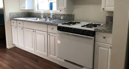 Pismo Cottage-Cozy, 3 bd, Parking, Near Beach/Bay