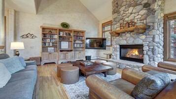 Townhome, 4 Bedrooms | Living area