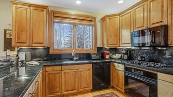 Resortwoning, 4 slaapkamers | Privékeuken | Een koelkast, een oven, een koffiezetapparaat/waterkoker