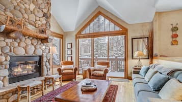 Townhome, 4 Bedrooms | Living room