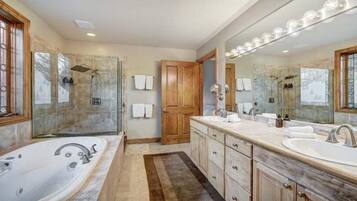 Resortwoning, 4 slaapkamers | Badkamer | Handdoeken, shampoo