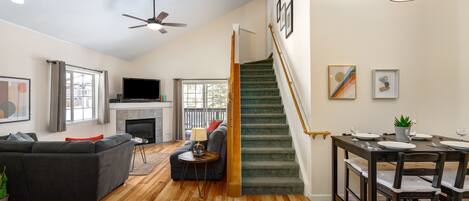 Condo, 3 Bedrooms | Living room | TV