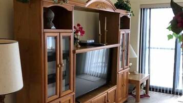 Condo, 2 Bedrooms | Living room