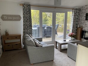 Fireplace - Stunning 2-bed Chalet in Caernarfon, Snowdonia (Caernarfon)