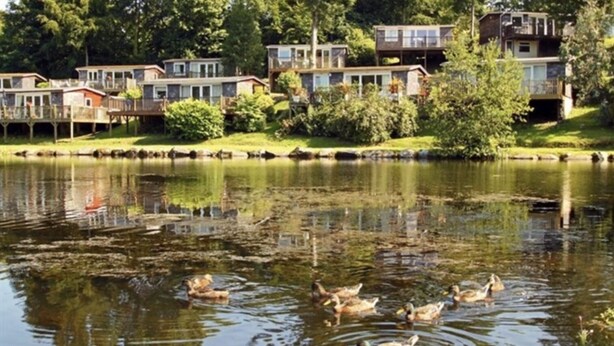 Lake - Stunning 2-bed Chalet in Caernarfon, Snowdonia (Caernarfon)