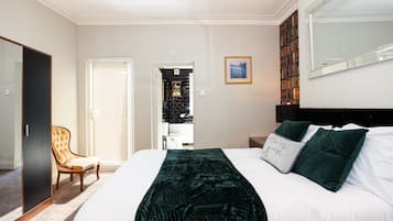 Deluxe Apartment, 2 Bedrooms, Non Smoking, Garden View | 2 bedrooms, individually decorated, individually furnished, free WiFi