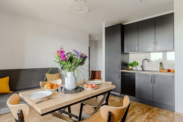 Deluxe Apartment | Living room | 42-inch LCD TV with cable channels, TV - P&O Apartments Ostrobramska (Warsaw)