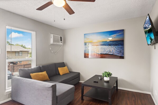 Smart TV - Southern Comfort ★3/4 Mile from AT&T Stadium (Arlington)