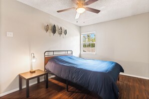 2 bedrooms, WiFi, bed sheets - Southern Comfort ★3/4 Mile from AT&T Stadium (Arlington)