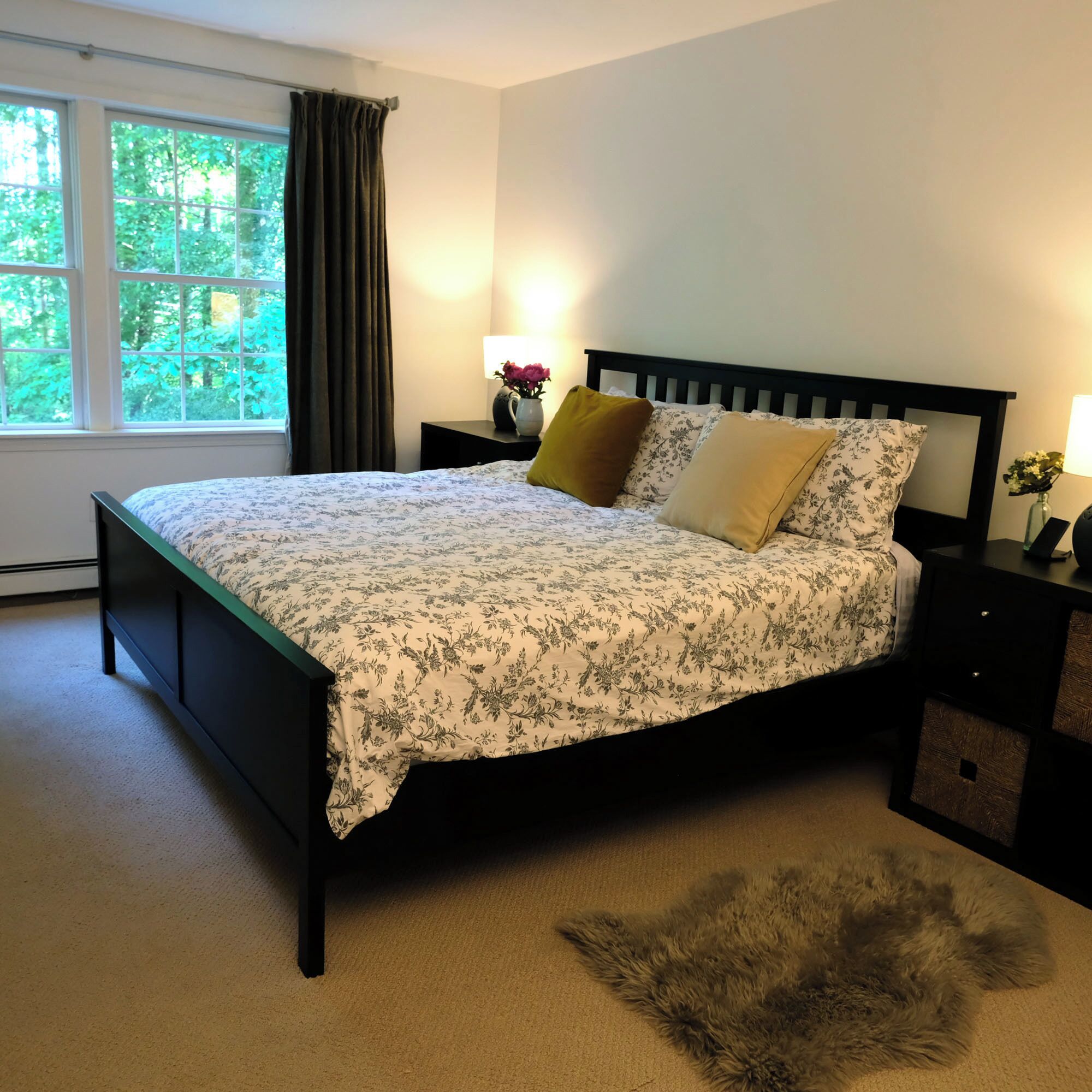 3 bedrooms, desk, iron/ironing board, travel cot