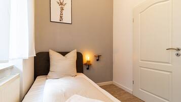 2 bedrooms, iron/ironing board, travel cot, free WiFi