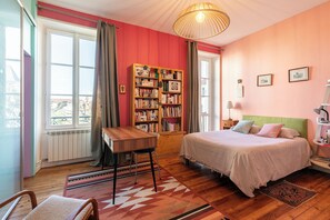 4 chambres, fer et planche à repasser, lit parapluie, Wi-Fi