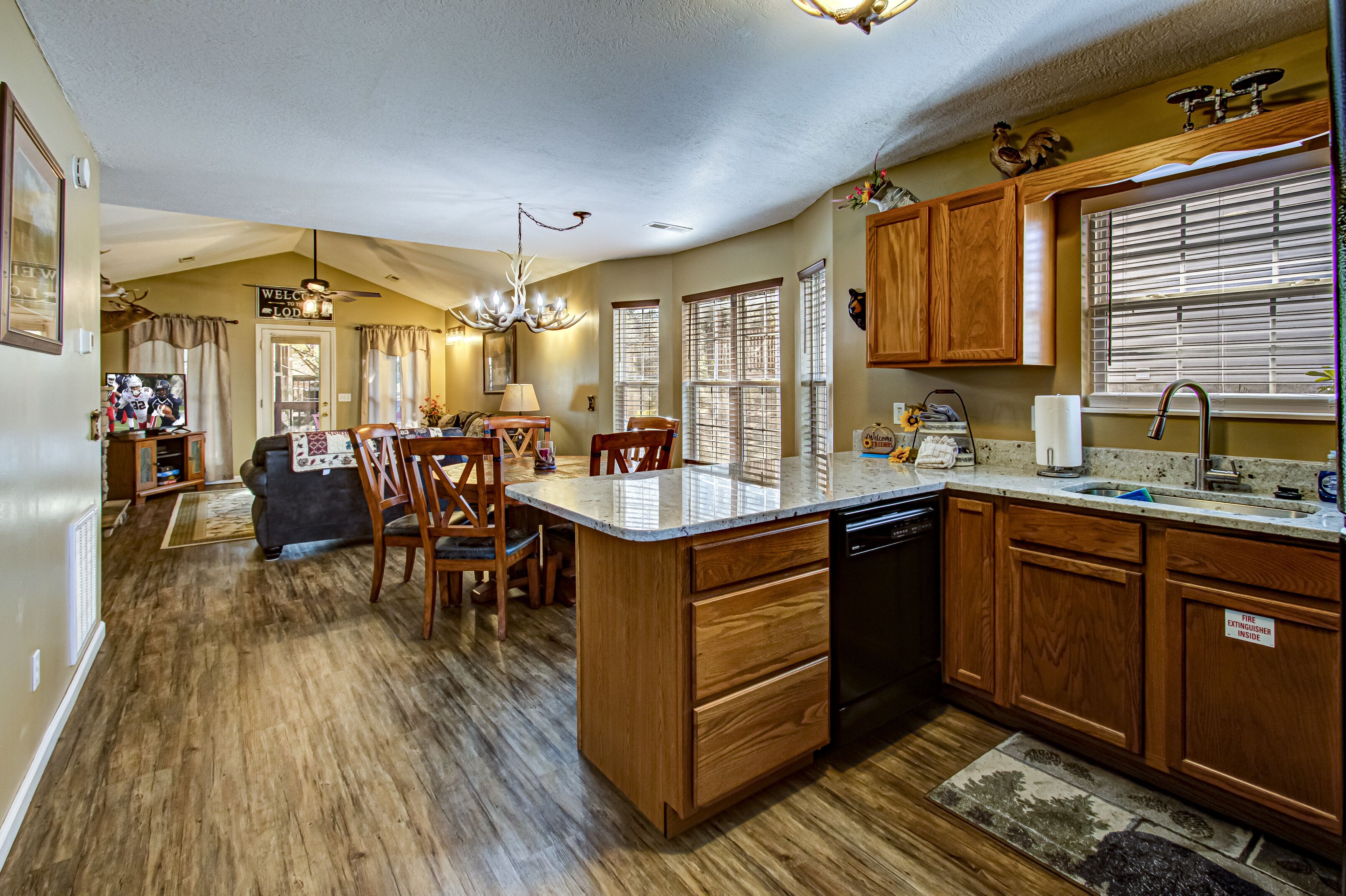 Elkhorn Lodge- 4 mi to Dollywood, 2mi to The Island , 20 min downtown Gatlinburg