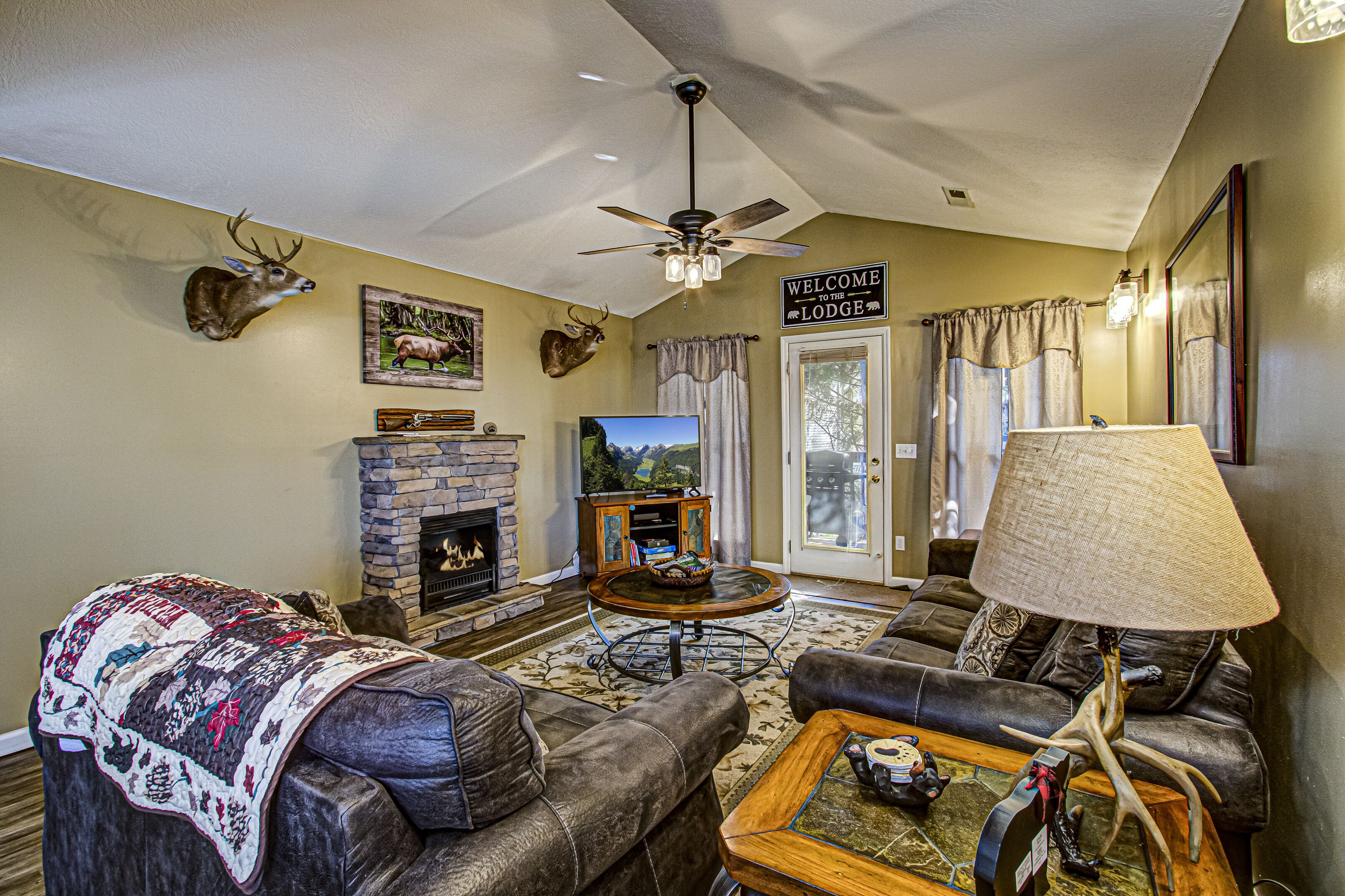 Elkhorn Lodge- 4 mi to Dollywood, 2mi to The Island , 20 min downtown Gatlinburg