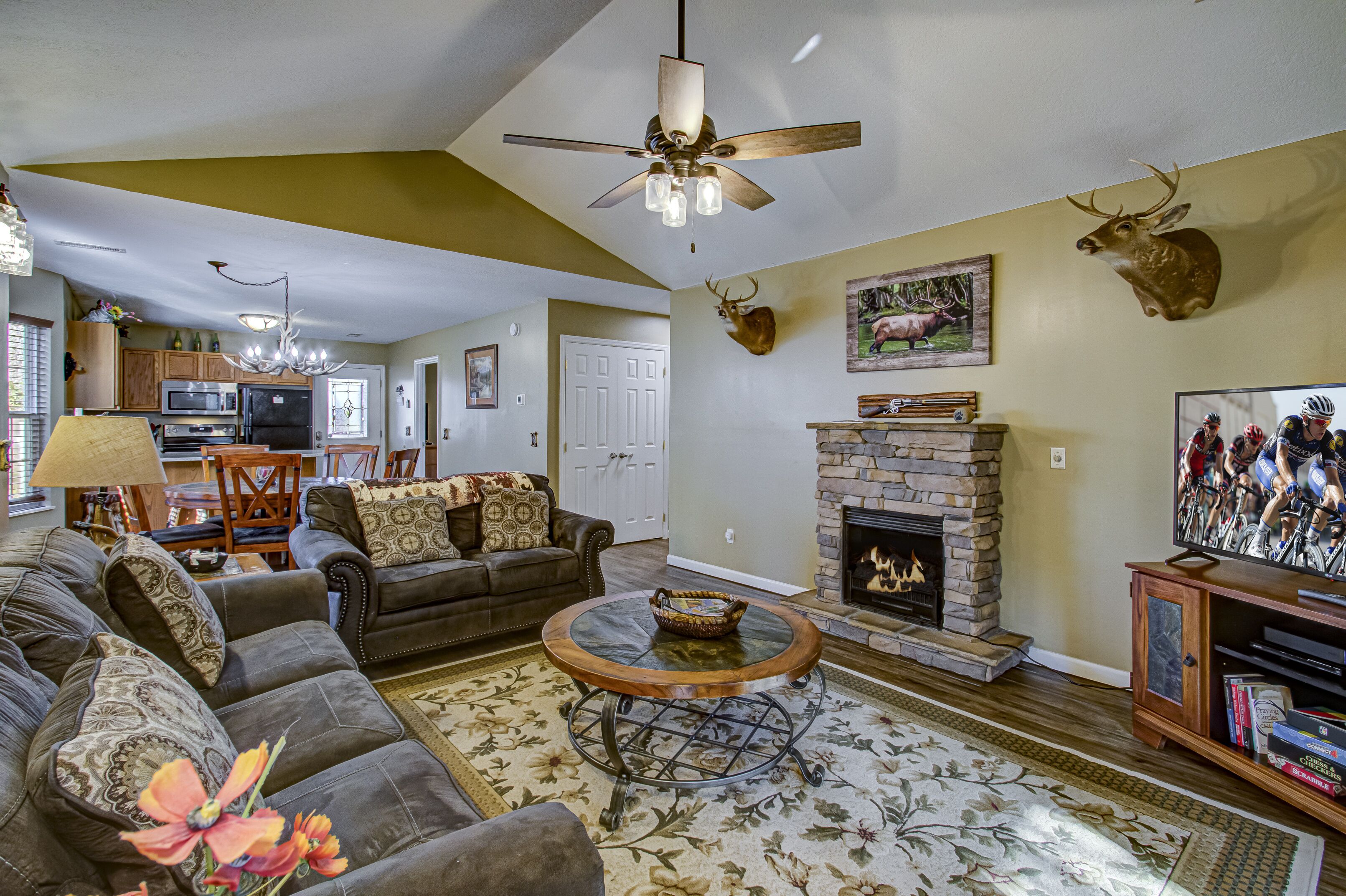 Elkhorn Lodge- 4 mi to Dollywood, 2mi to The Island , 20 min downtown Gatlinburg