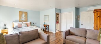 Hollywood Hideaway: Cozy Guesthouse Near Universal Studios