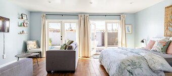 Hollywood Hideaway: Cozy Guesthouse Near Universal Studios