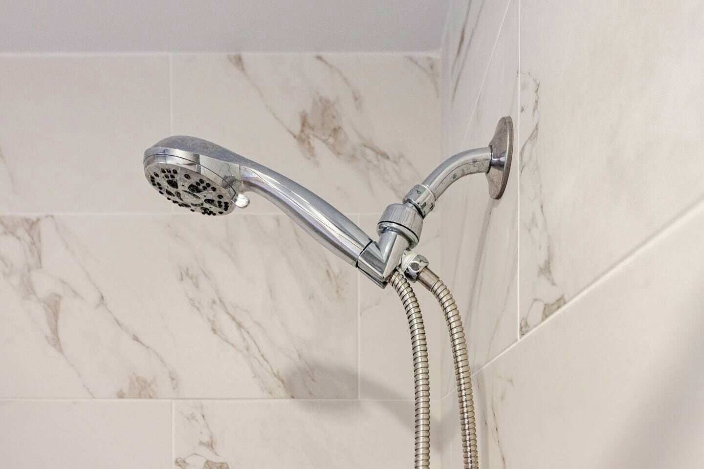 Combined shower/tub, hair dryer, towels, soap