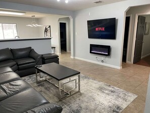 Smart TV - Inviting 3BR 2BA Home Near JW Marriott & TPC Bulverde (San Antonio)