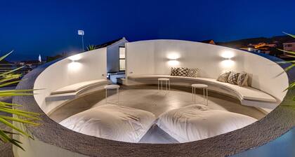 NEW! Luxury 5-bedroom Villa Altabianca with a Heated Pool, Finnish sauna, an outdoor Cinema, 50m from the beach