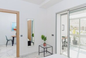 2 habitaciones, escritorio, tabla de planchar con plancha y wifi gratis 