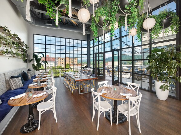 3 Restaurants, FrĂŒhstĂŒck, Mittagessen, Abendessen, amerikanische KĂŒche