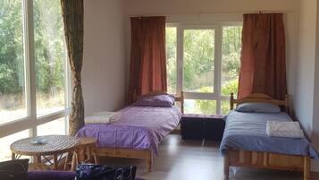 5 bedrooms, free WiFi, bed sheets