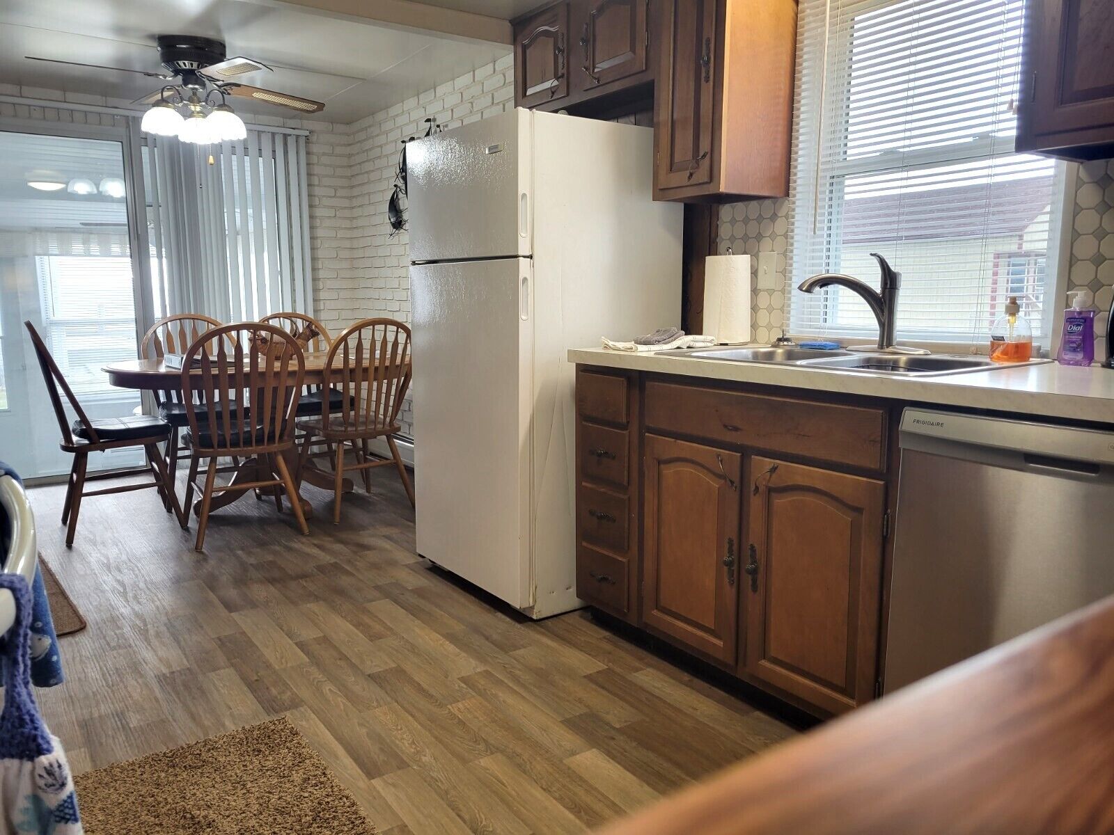 Waterfront Lake St Clair  2 covered boat wells  with 2 Boat lifts, firepit, 