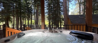 5 bed 5 bath cabin 5 min to the Slopes or Mountain Biking