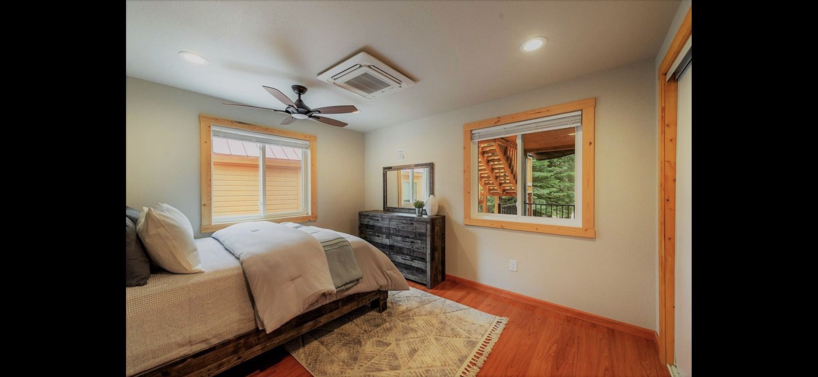 5 bed 5 bath cabin 5 min to the Slopes or Mountain Biking