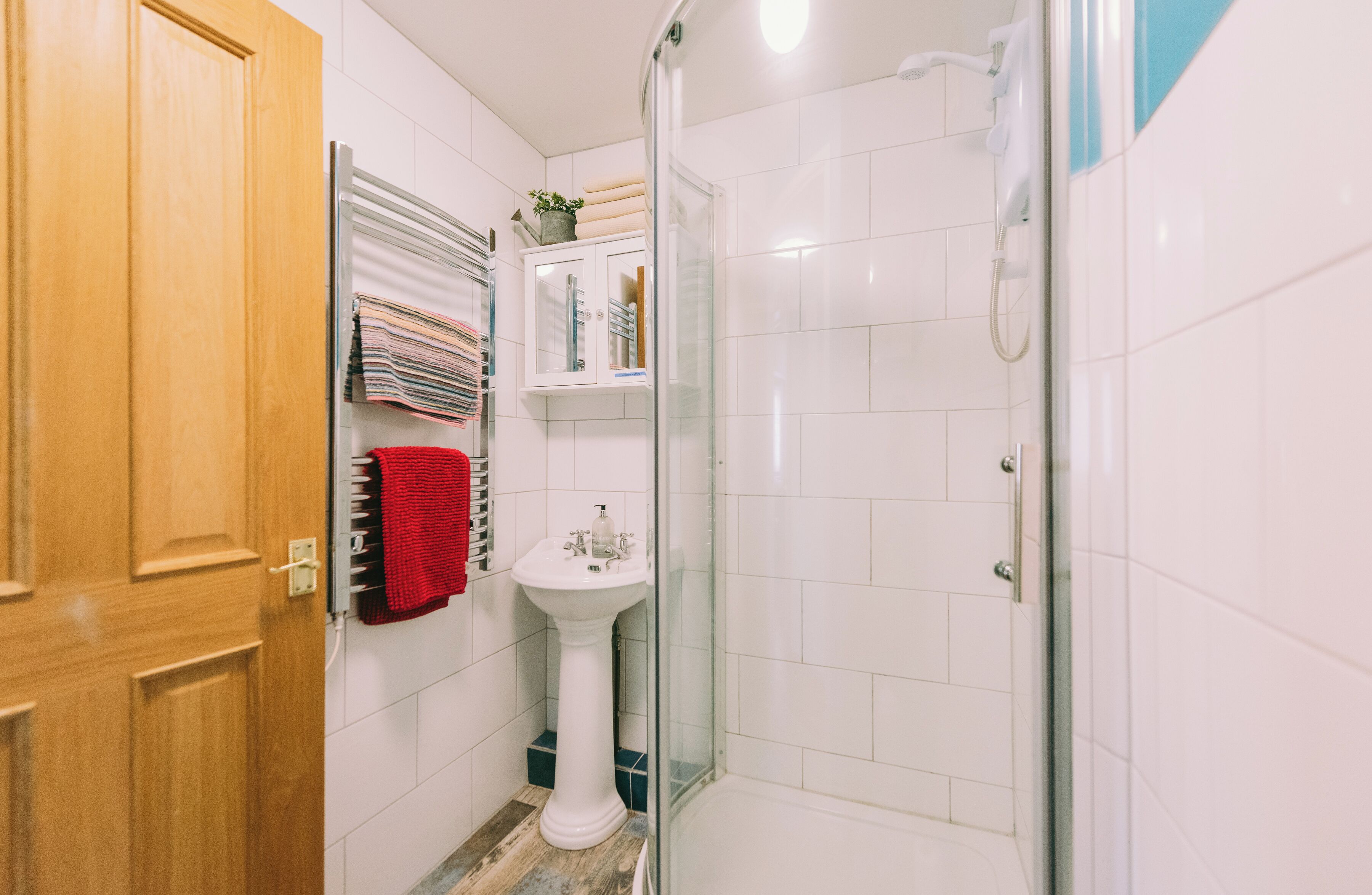 Apartment | Bathroom | Shower, hair dryer, towels