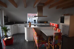 Kühlschrank, Ofen, Herdplatte, Geschirrspüler