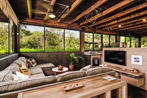 Een televisie en een kantoor