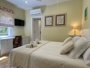 4 bedrooms, iron/ironing board, free WiFi, bed sheets