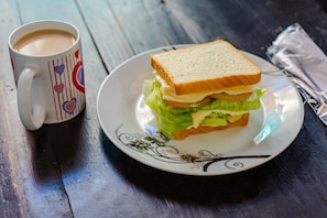 Free daily English breakfast